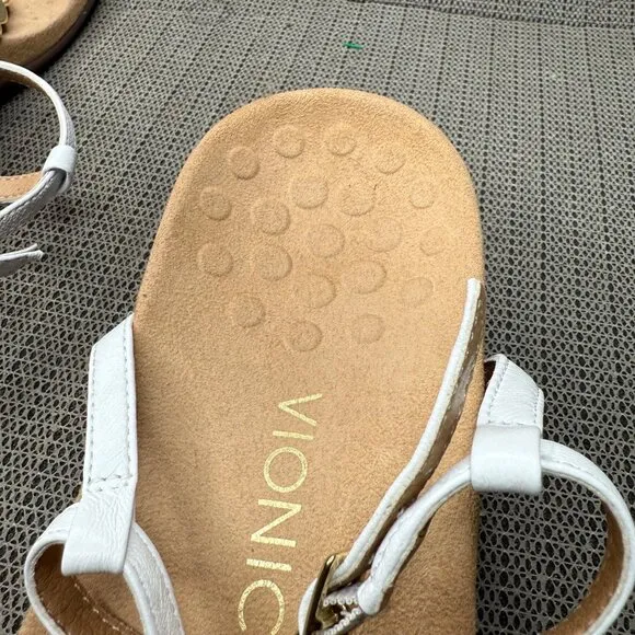 Vionic Womens Size 9 White Miami T-Strap Sandals With Gold Accents