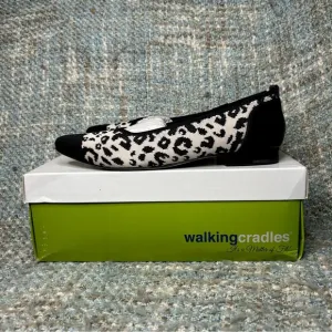 Walking Cradles Rory Padded Flats in Leopard/Black (Wide)