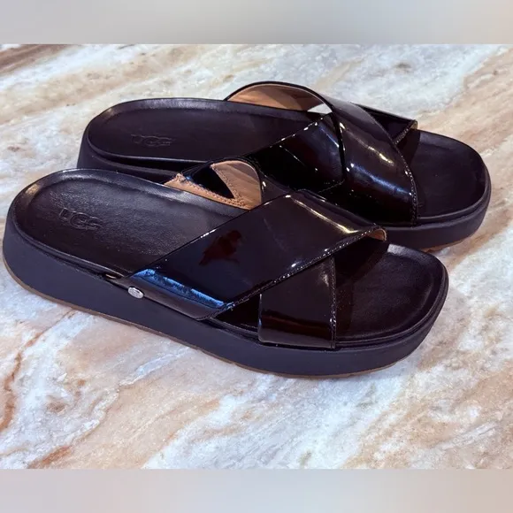 Women’s UGG Emily patent leather slide sandals- Size 7