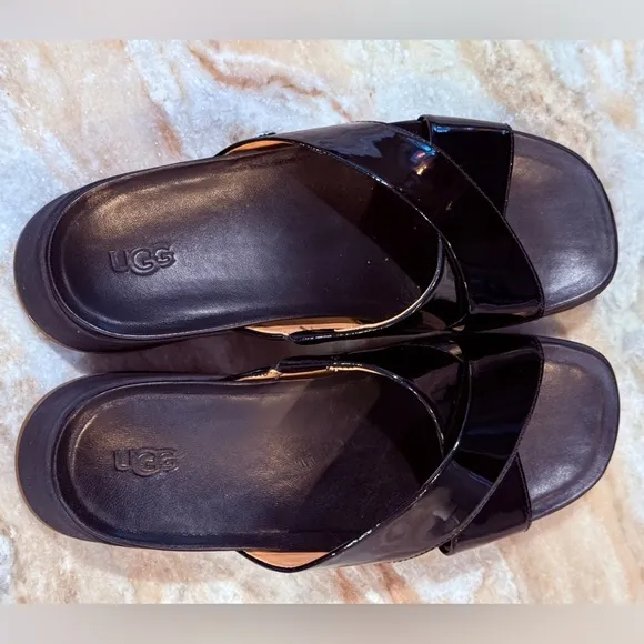 Women’s UGG Emily patent leather slide sandals- Size 7
