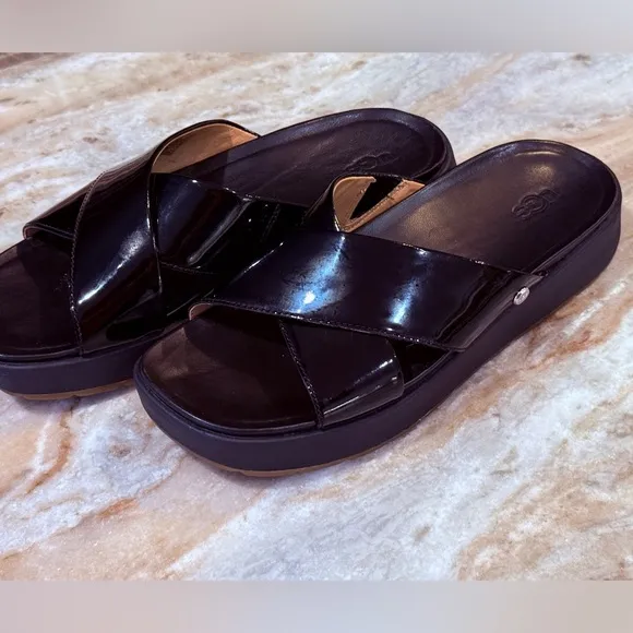 Women’s UGG Emily patent leather slide sandals- Size 7