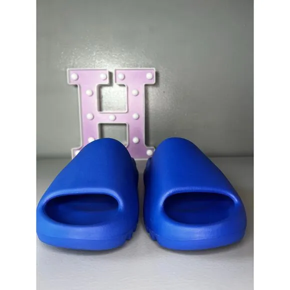 Yeezy Slides Azure Sz 5