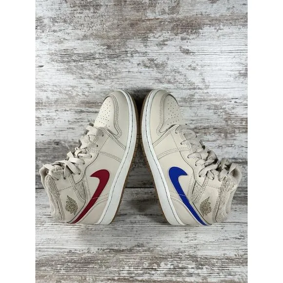 Youth Nike Air Jordan 1 Mid Fleece Pearl Sneakers Sz 3.5Y Athletic