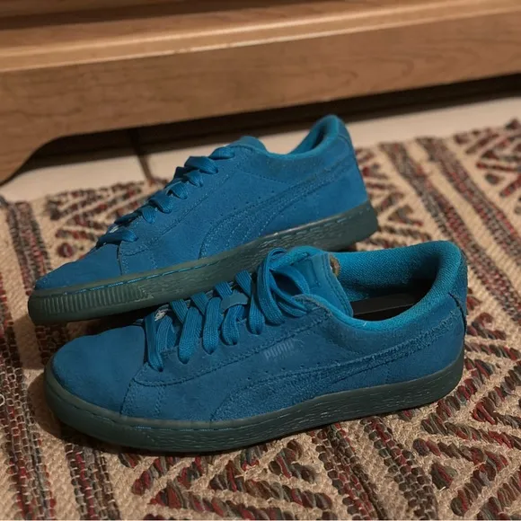 Youth PUMA Suede Emboss Iced Fluo Translucent Sneakers in Atomic Blue | Sz: 6.5C