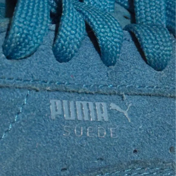 Youth PUMA Suede Emboss Iced Fluo Translucent Sneakers in Atomic Blue | Sz: 6.5C