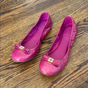 Z Tory Burch Women’s 8.5 Pink and Gold Ballerina Flats with Glossy Finish